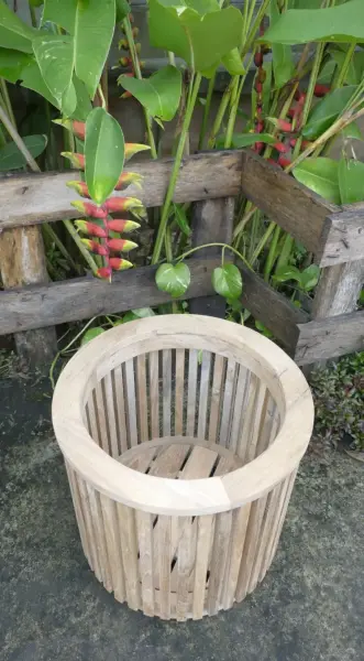 Product image of the product “Round Planter | 35 cm Height, Ø 29 cm | Teak Wood, Natural Finish ”
